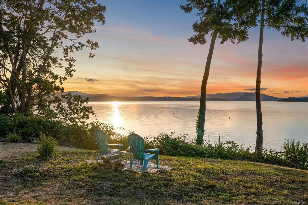 Third View of 9760 Glynnwood Park Rd, North Saanich, BC, V8L 5H4