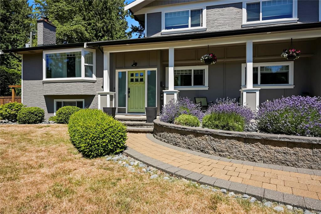 Third View of 800 Alvarado Terr, Saanich, BC, V8Y 1G4