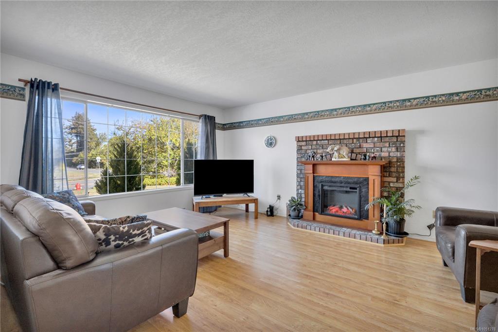 Fourth View of 702 Forsyth Ave, Parksville, BC, V9P 1E7