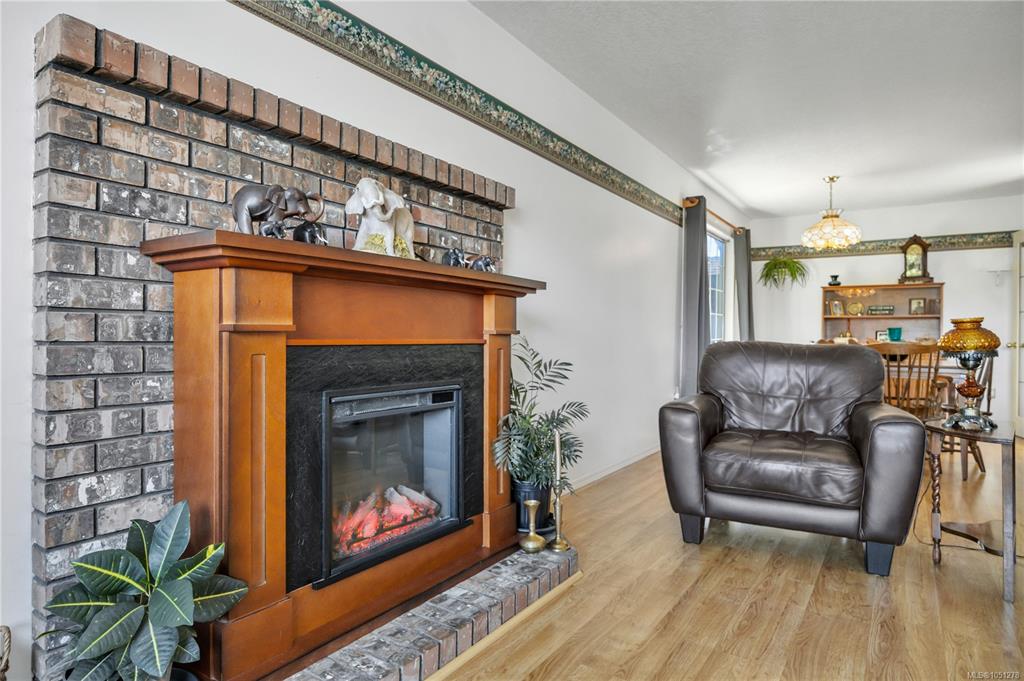 Fifth View of 702 Forsyth Ave, Parksville, BC, V9P 1E7