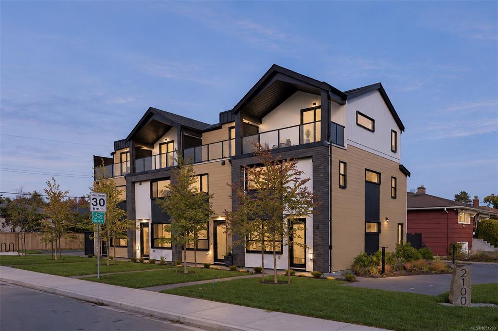 Third View of 2100 Allenby St, Oak Bay, BC, V8R 3C3