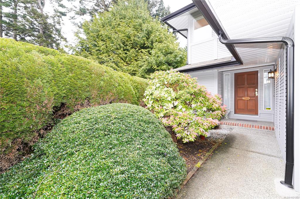 Fifth View of 4630 Lochside Dr, Saanich, BC, V8Y 2T1