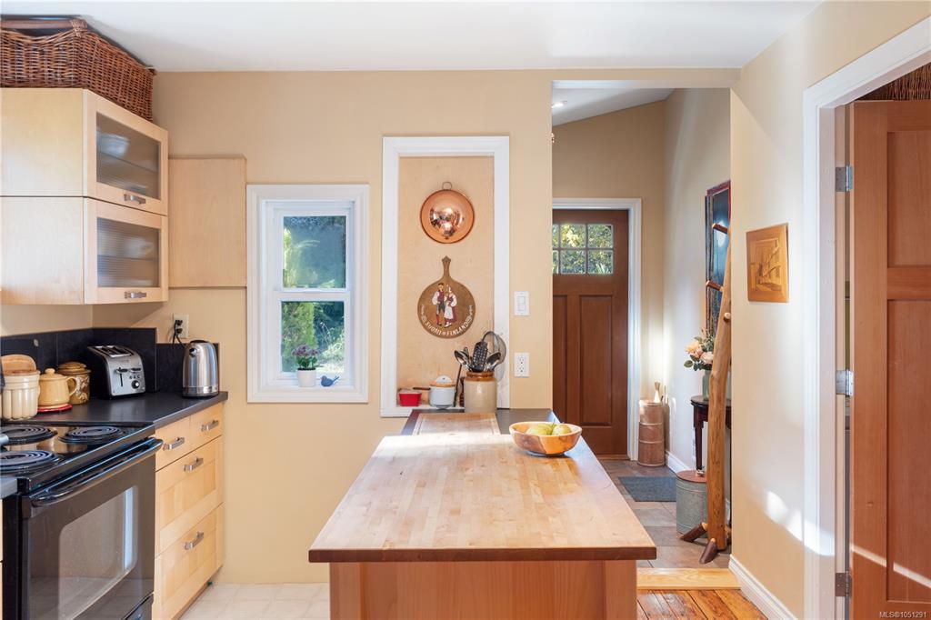 Third View of 681 Turner Rd, Parksville, BC, V9P 1T7