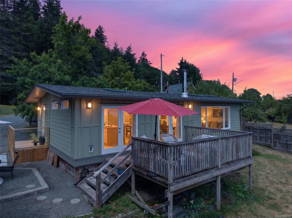 Second View of 5674 Market St, Union Bay, BC, V0R 3B0