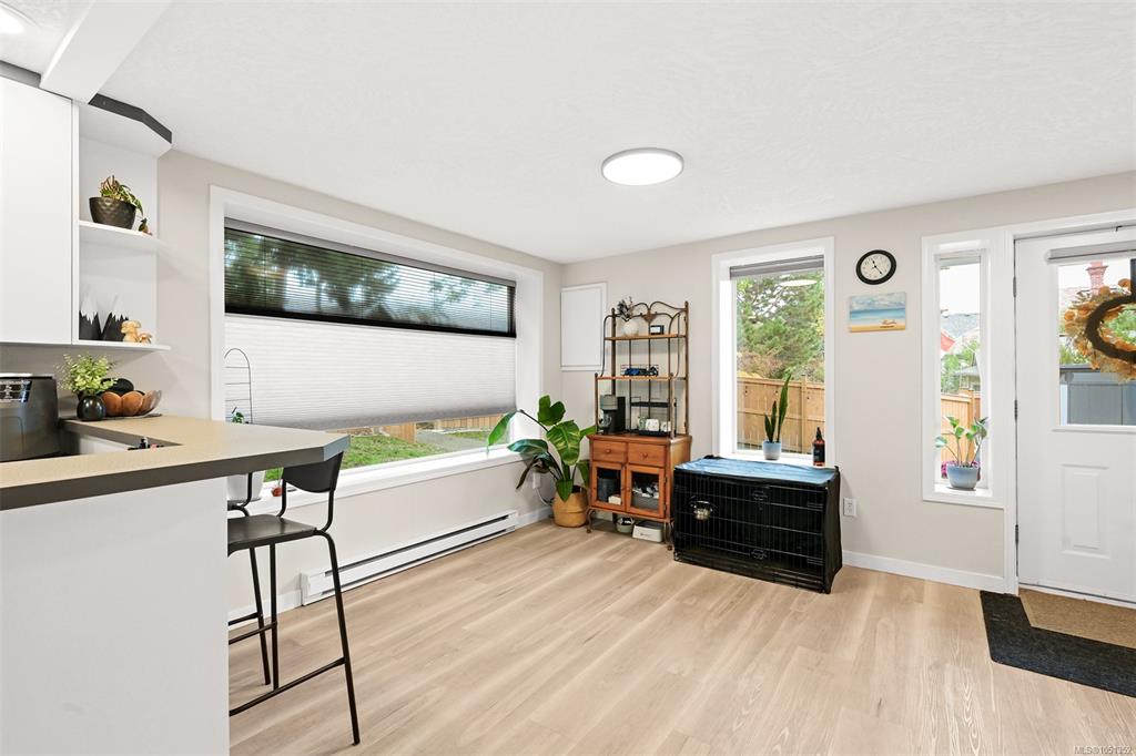 Fourth View of 2207 Victor St, Victoria, BC, V8R 4C6