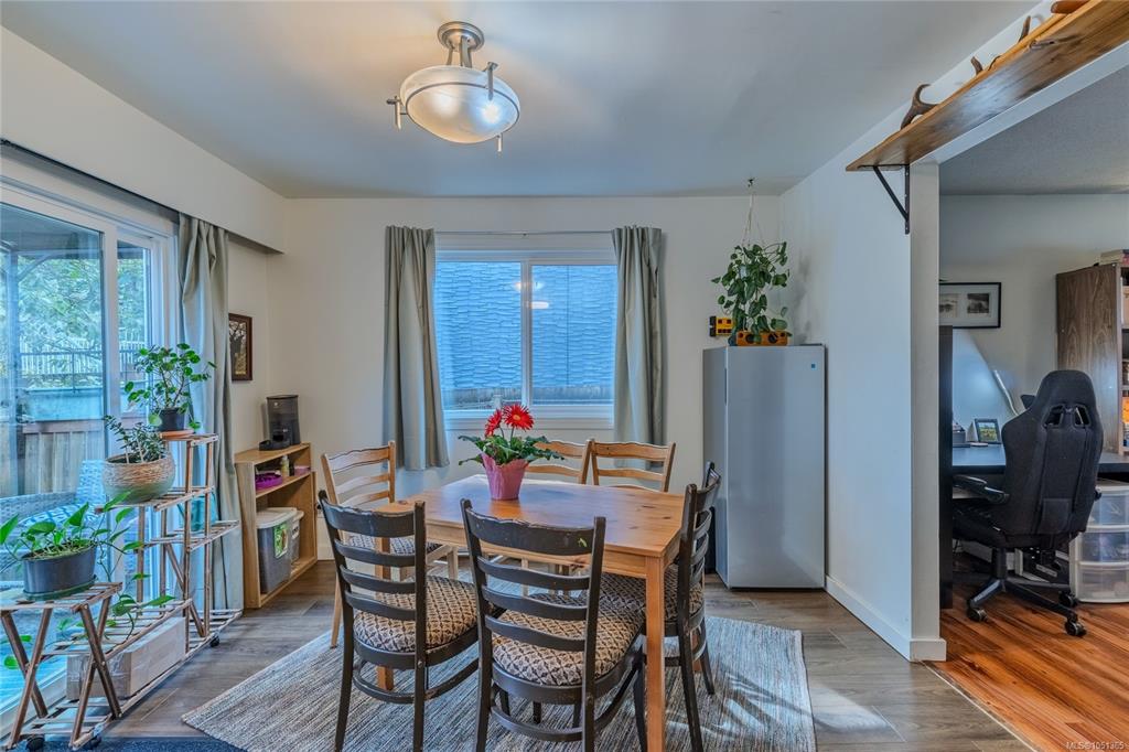Fourth View of 832 Holly Hill Rd, Nanaimo, BC, V9R 5T1