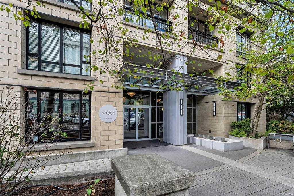 Third View of 751 Fairfield Rd, Victoria, BC, V8W 4A4