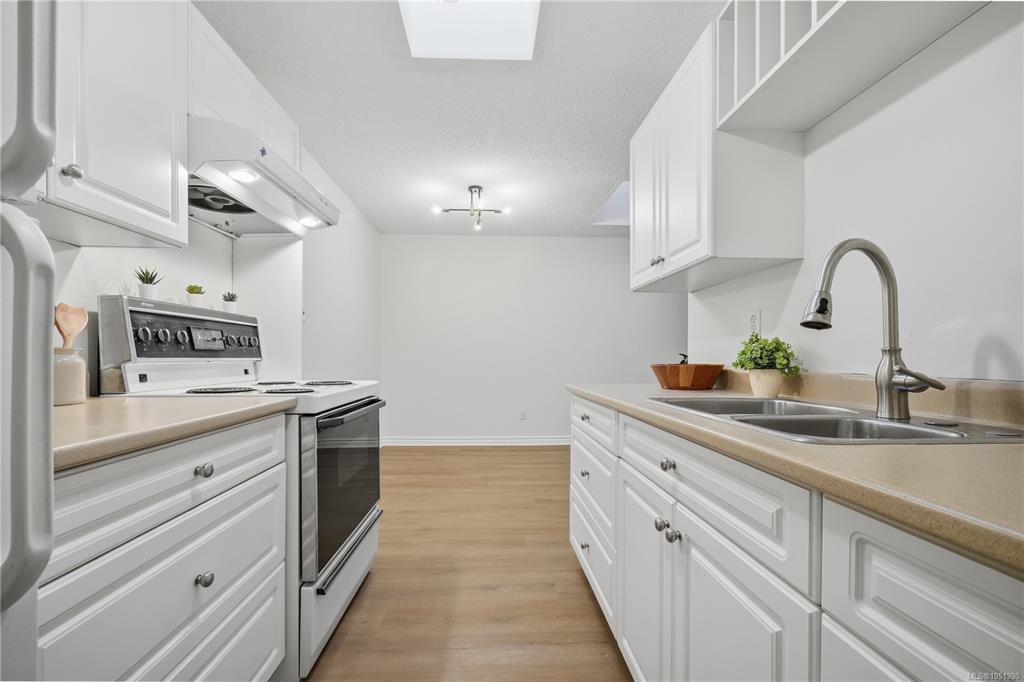 Fourth View of 909 Pembroke St, Victoria, BC, V8T 4Z5