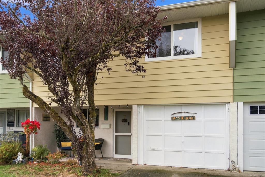 Second View of 961 Trunk Rd, FAIROAKS, Duncan, BC, V9L 2R9