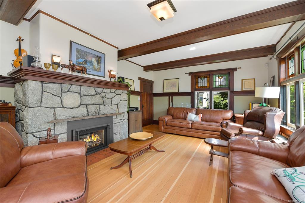 Fourth View of 566 Gorge Rd W, Saanich, BC, V9A 1N4