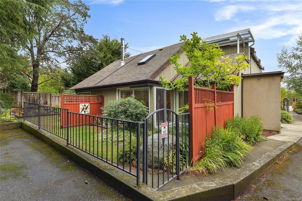 2310 Fernwood Rd, 1051423, BC,