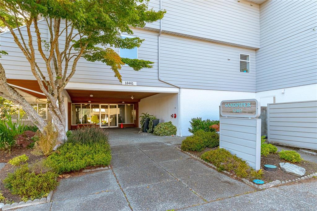 Third View of 10461 Resthaven Dr, Sidney, BC, V8L 3H6