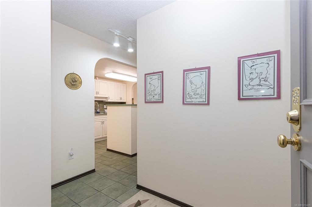 Fourth View of 10461 Resthaven Dr, Sidney, BC, V8L 3H6