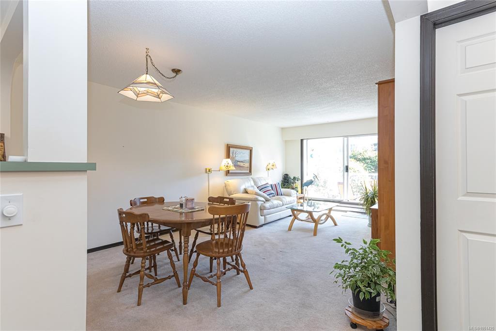 Fifth View of 10461 Resthaven Dr, Sidney, BC, V8L 3H6