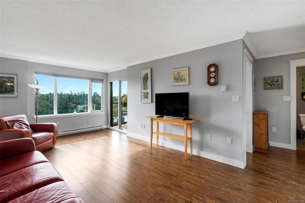 Fourth View of 105 Gorge Rd E, Victoria, BC, V9A 1L1