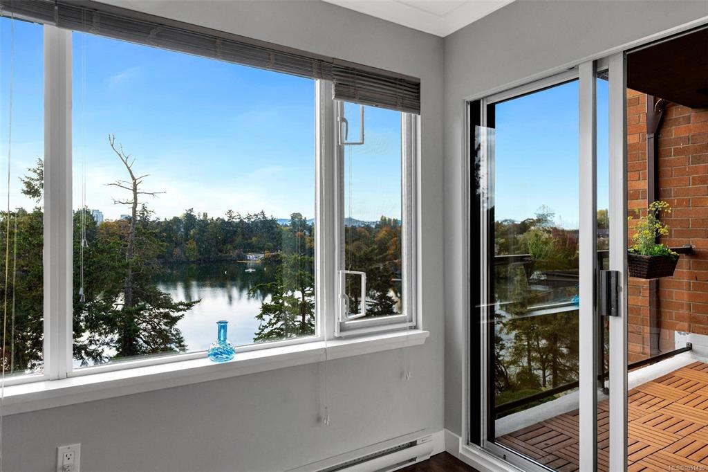 Fifth View of 105 Gorge Rd E, Victoria, BC, V9A 1L1