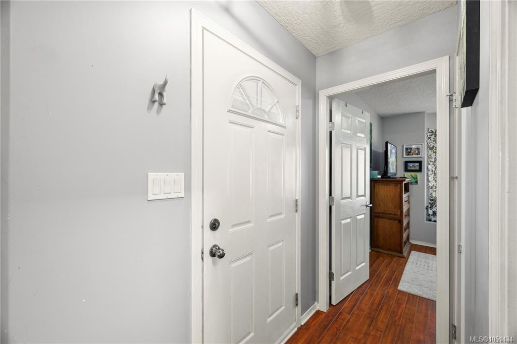 Third View of 7570 Tetayut Rd, Hawthorne Village, Central Saanich, BC, V8M 2H4