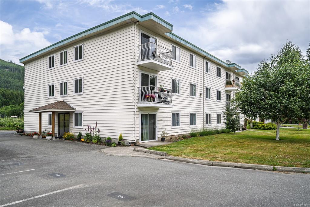 Third View of 611 Macmillan Dr, Sayward, BC, V0P 1R0
