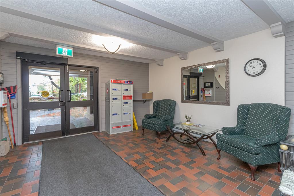 Fifth View of 1610 Jubilee Ave, Chateau Jubilee, Victoria, BC, V8R 6P3