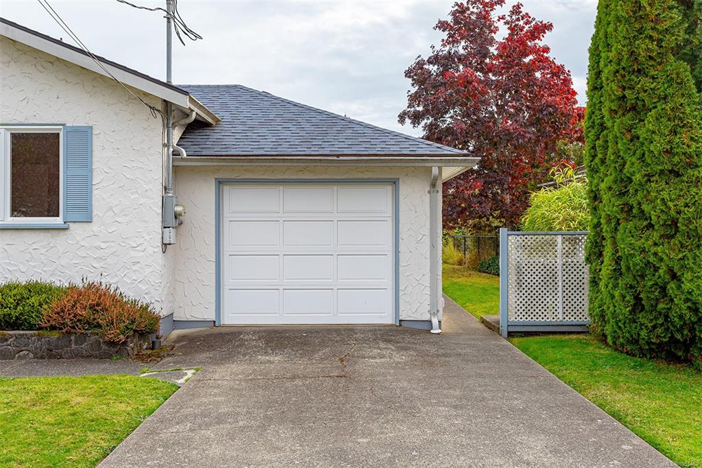 Third View of 1679 Freeman Ave, Saanich, BC, V8P 1P5