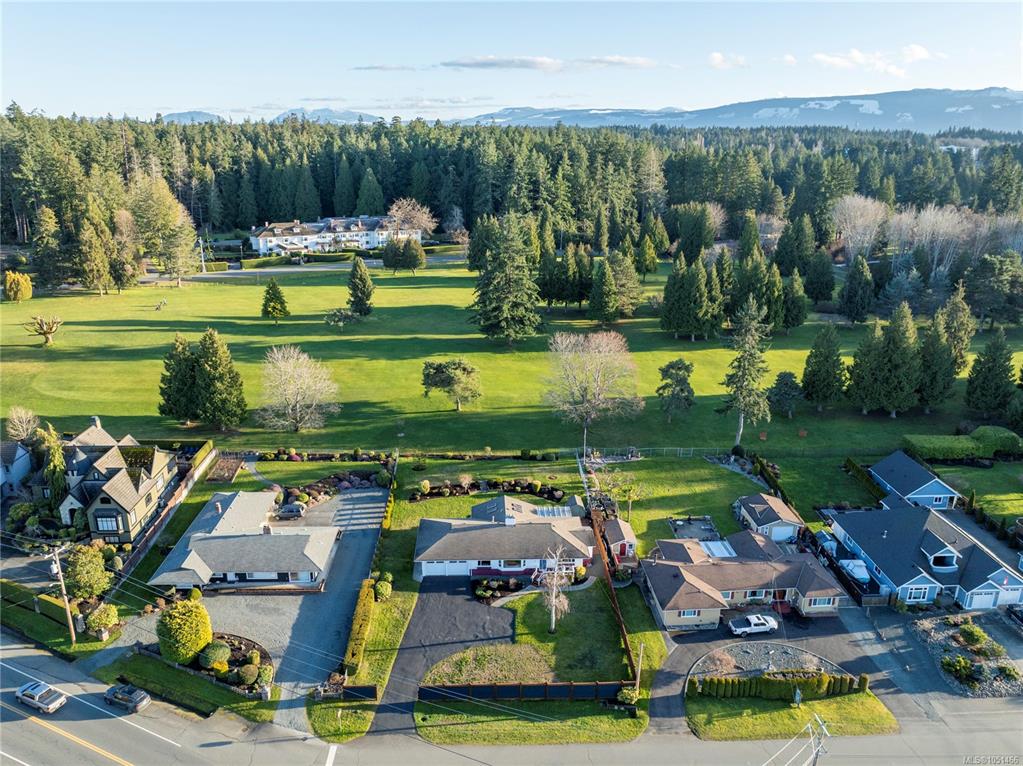 Third View of 260 Elizabeth Ave, Qualicum Beach, BC, V9K 1G8