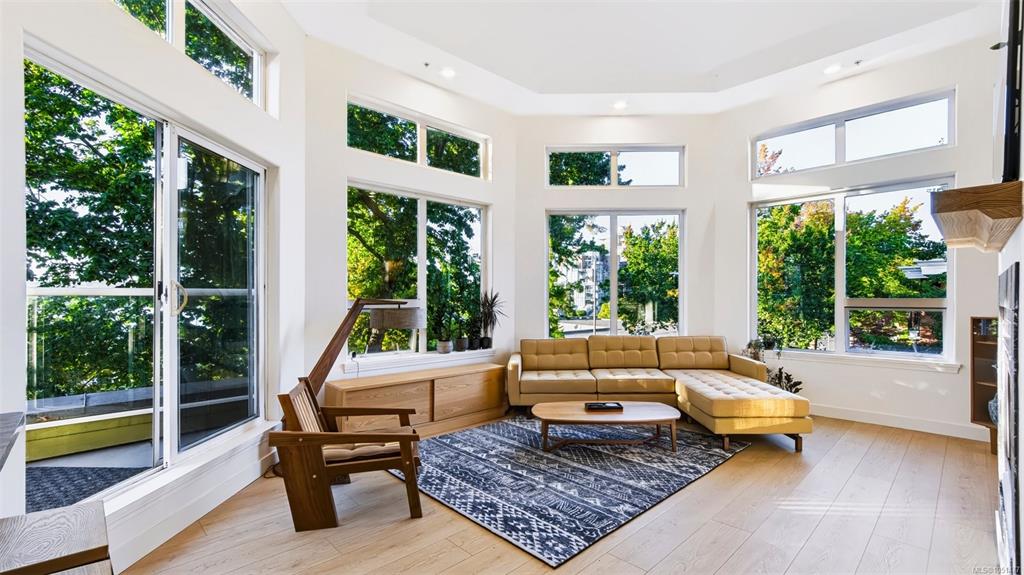 Third View of 60 Dallas Rd, 60 Dallas, Victoria, BC, V8V 1A2