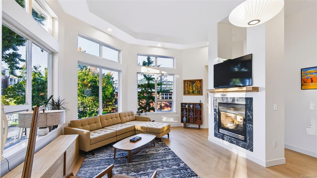 Fifth View of 60 Dallas Rd, 60 Dallas, Victoria, BC, V8V 1A2