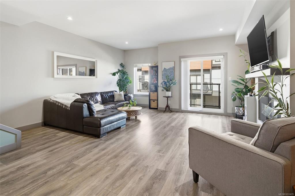 Third View of 687 Strandlund Ave, Sunterra, Langford, BC, V9B 3G2