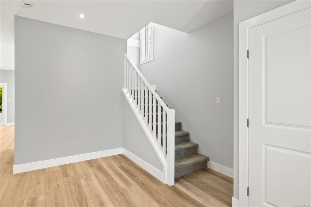 Fifth View of 153 Elk Rd, Lake Cowichan, BC, V0R 2G0