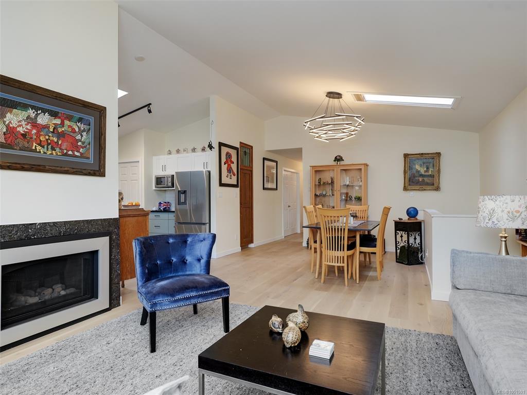 Fourth View of 901 Kentwood Lane, Falcon Ridge Estates, Saanich, BC, V8Y 2Y9