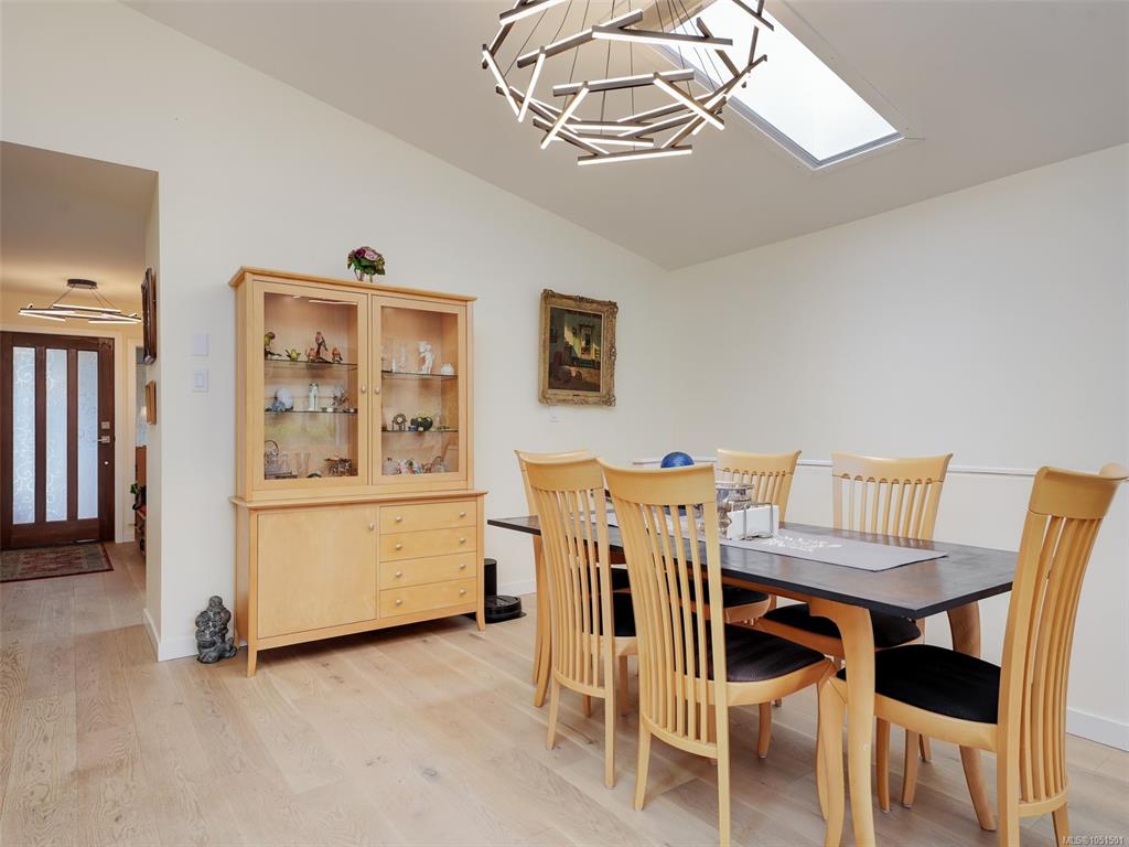 Fifth View of 901 Kentwood Lane, Falcon Ridge Estates, Saanich, BC, V8Y 2Y9