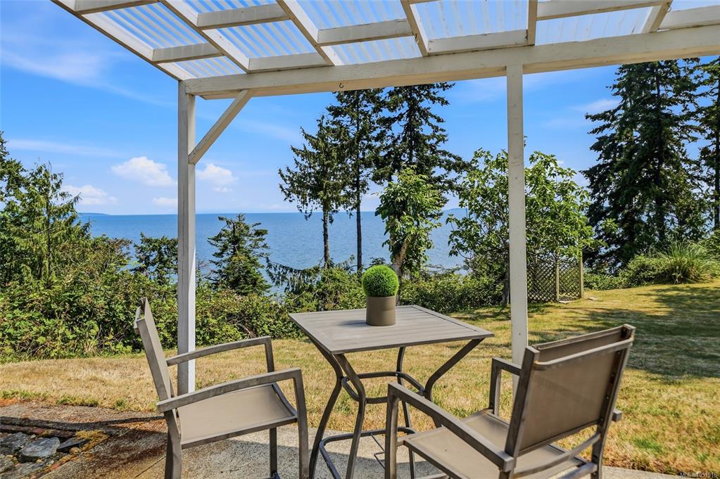 Third View of 590 Willow St, Parksville, BC, V9P 1A5
