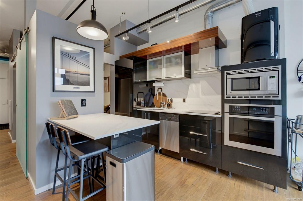 Fifth View of 1029 View St, Victoria, BC, V8V 0C9