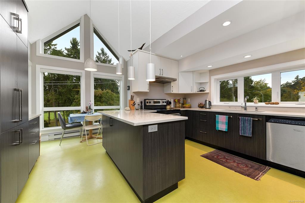 Fifth View of 1000 Park Blvd, Parkwood Place, Victoria, BC, V8V 2T4