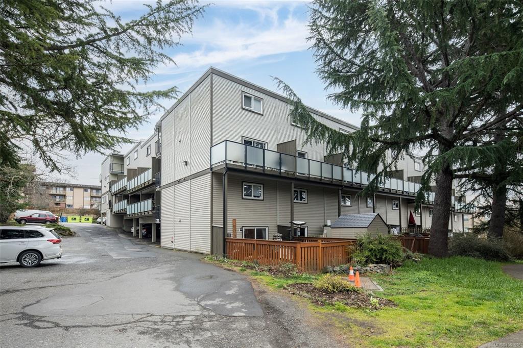 Fourth View of 991 Cloverdale Ave, Saanich, BC, V8X 2T5