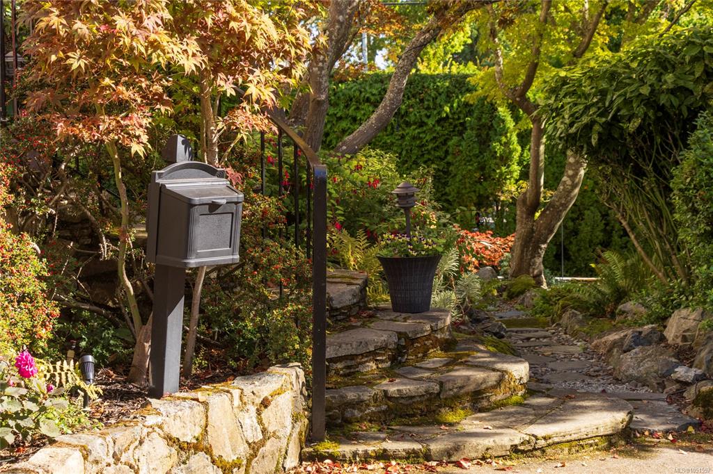 Fifth View of 1618 Rockland Ave, Victoria, BC, V8S 1W7