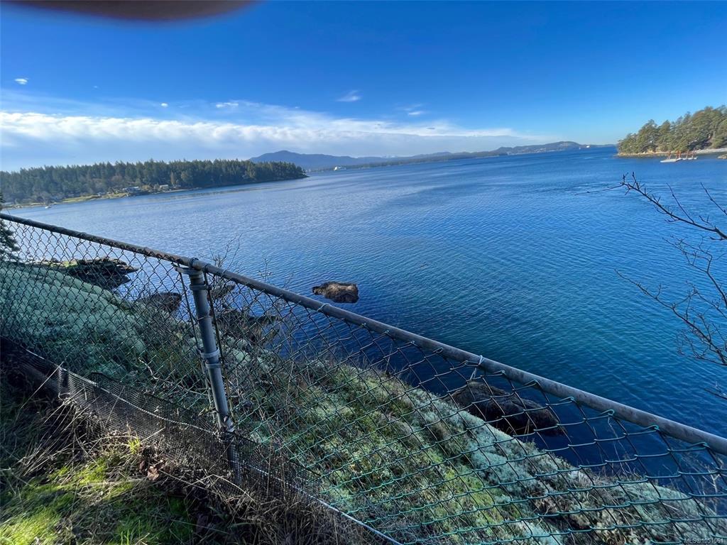 Fifth View of 324 Easthom Rd, Gabriola Island, BC, V0R 1X0