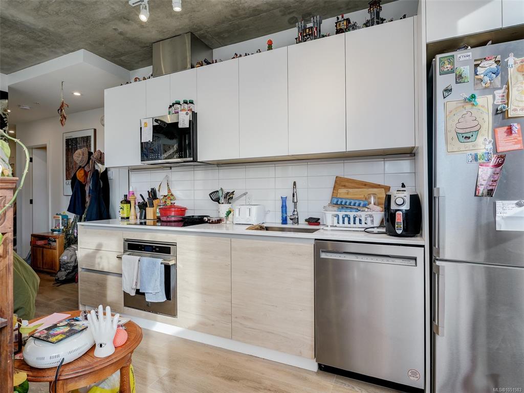 Fifth View of 1097 View St, Victoria, BC, V8V 0G9
