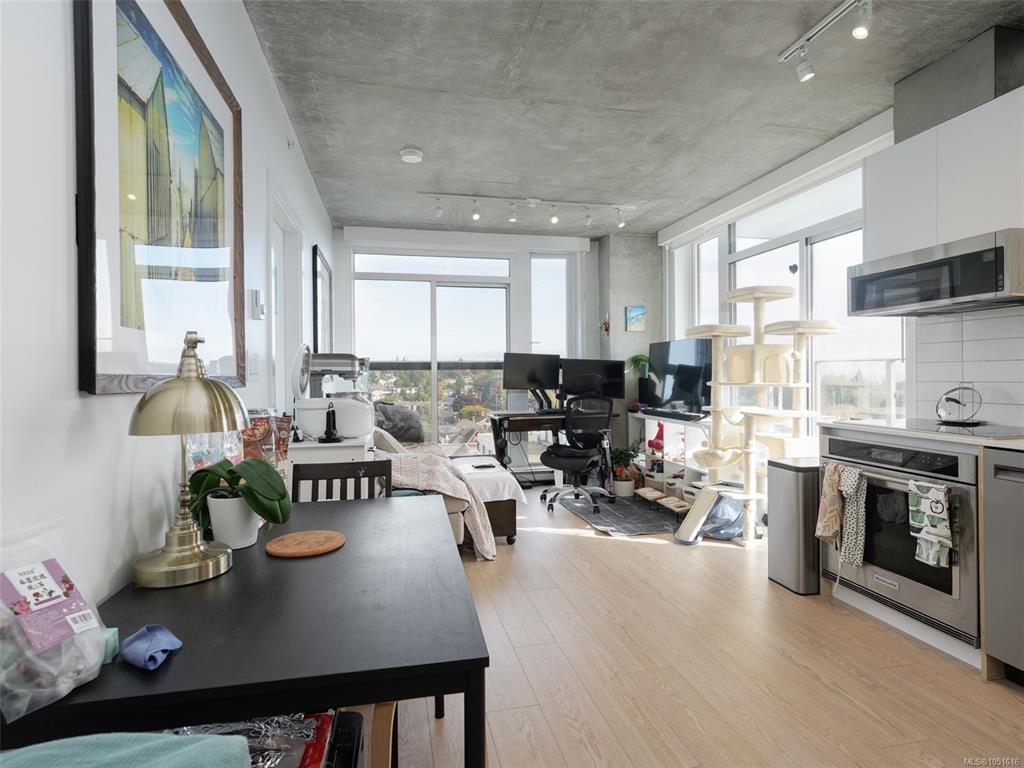 Third View of 1097 View St, Victoria, BC, V8V 0G9