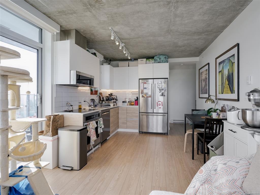 Fifth View of 1097 View St, Victoria, BC, V8V 0G9