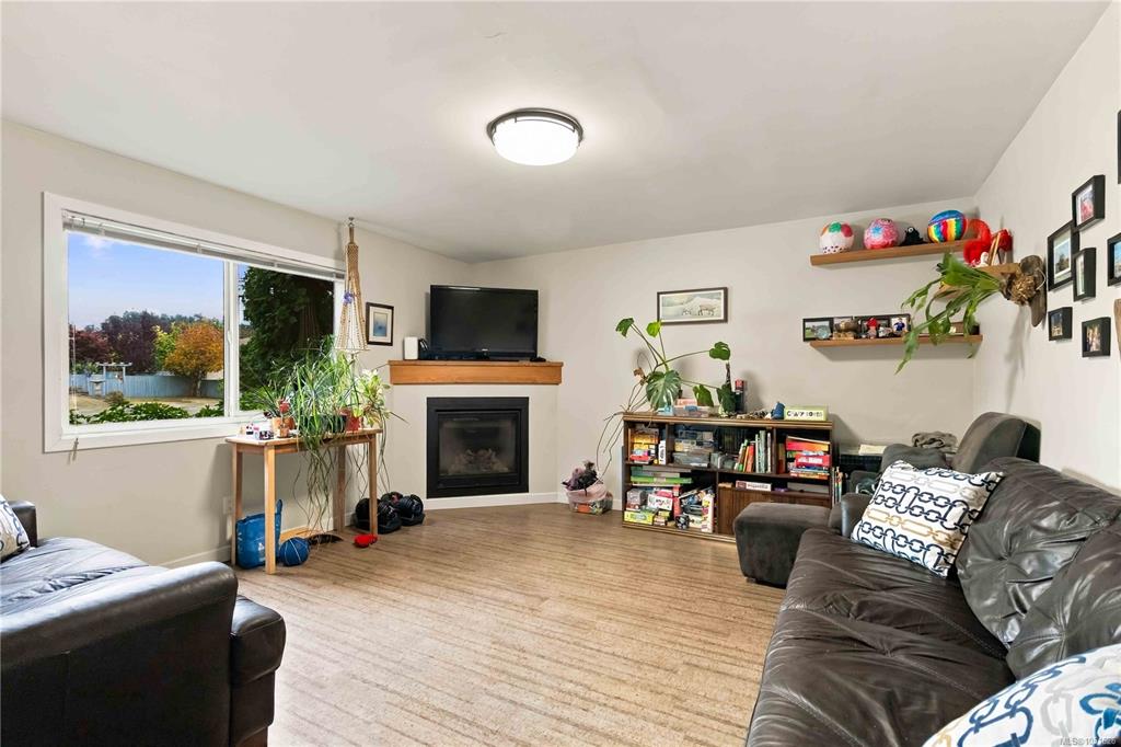Fifth View of 2778 Kingswood Rd, Langford, BC, V9B 3J9
