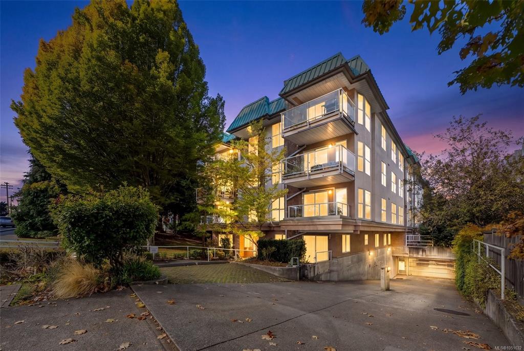 Second View of 1710 Fort St, Victoria, BC, V8R 1J2