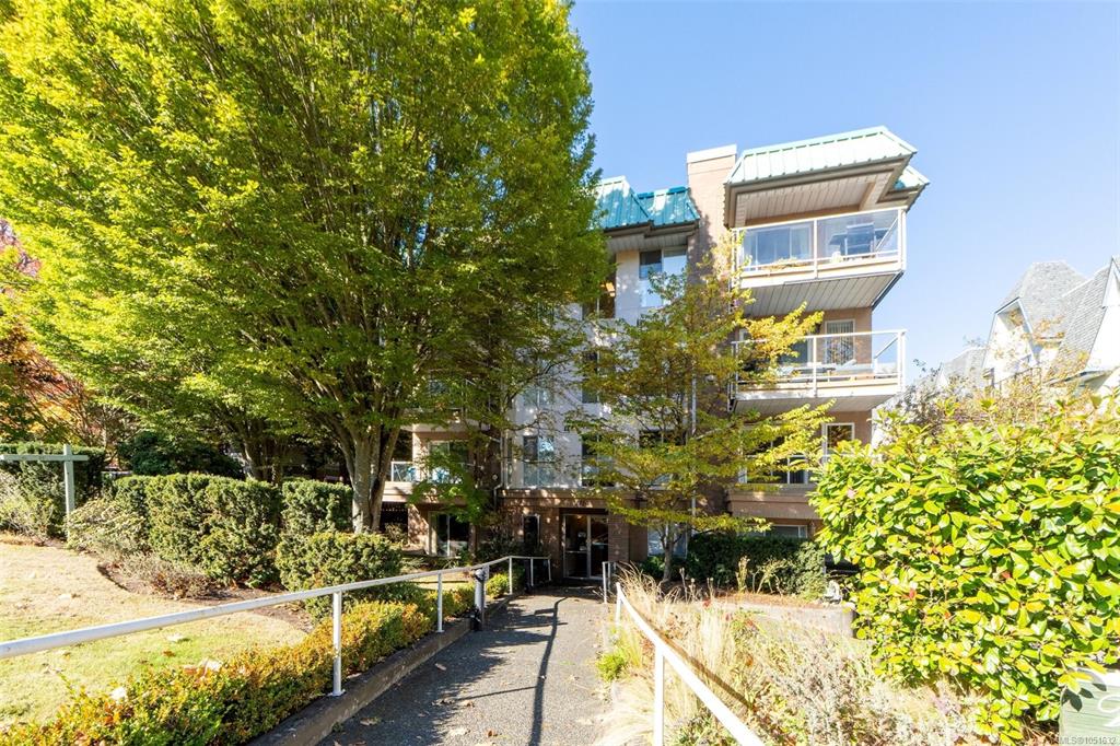 Third View of 1710 Fort St, Victoria, BC, V8R 1J2
