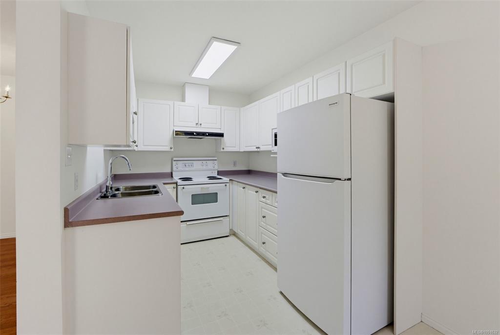 Fourth View of 1710 Fort St, Victoria, BC, V8R 1J2