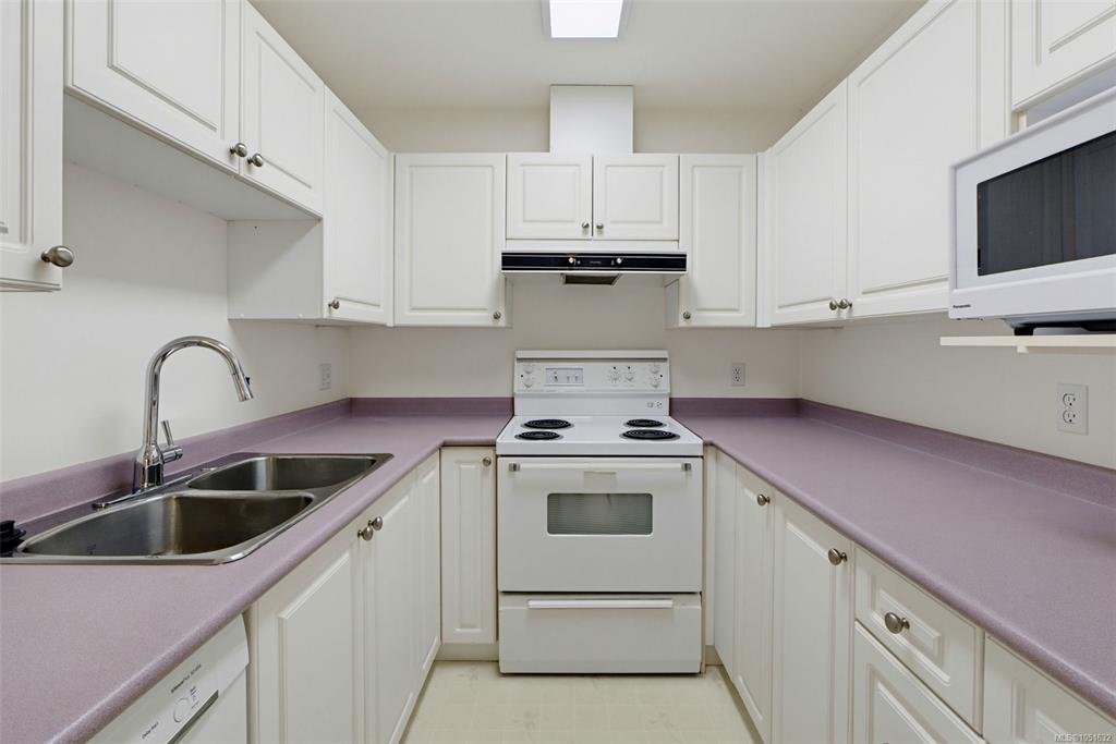 Fifth View of 1710 Fort St, Victoria, BC, V8R 1J2