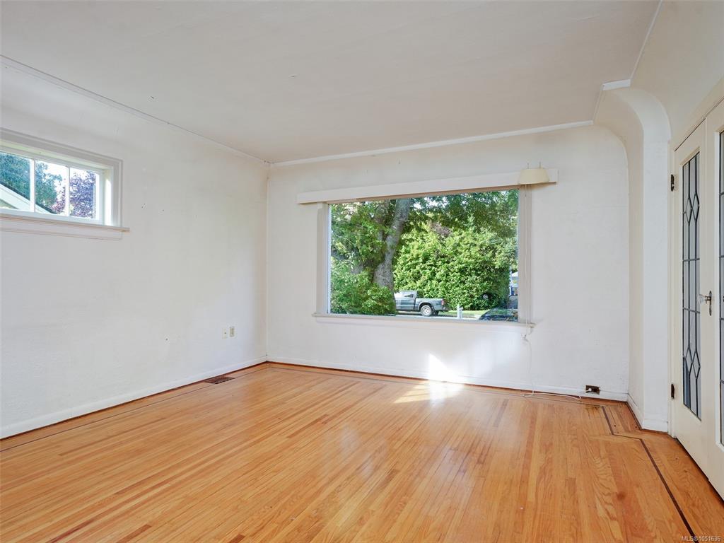 Fifth View of 667 St Patrick St, Oak Bay, BC, V8S 4X4
