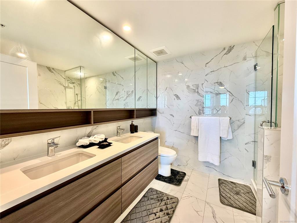 Fifth View of 777 Herald St, Victoria, BC, V8T 0C7