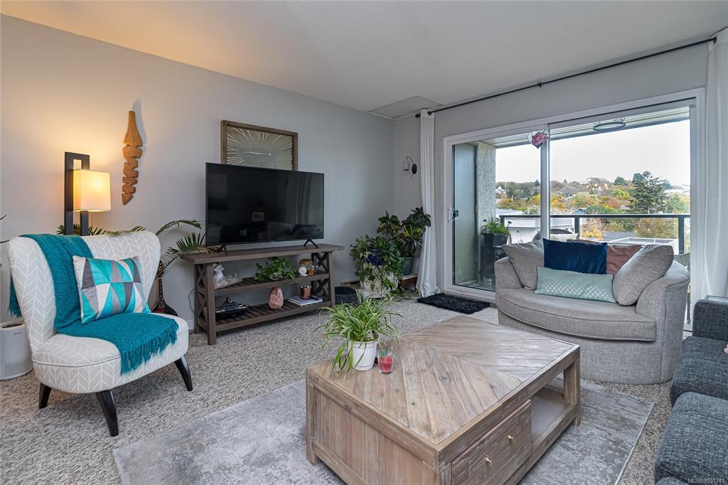 Second View of 2757 Quadra St, Victoria, BC, V8T 4E5