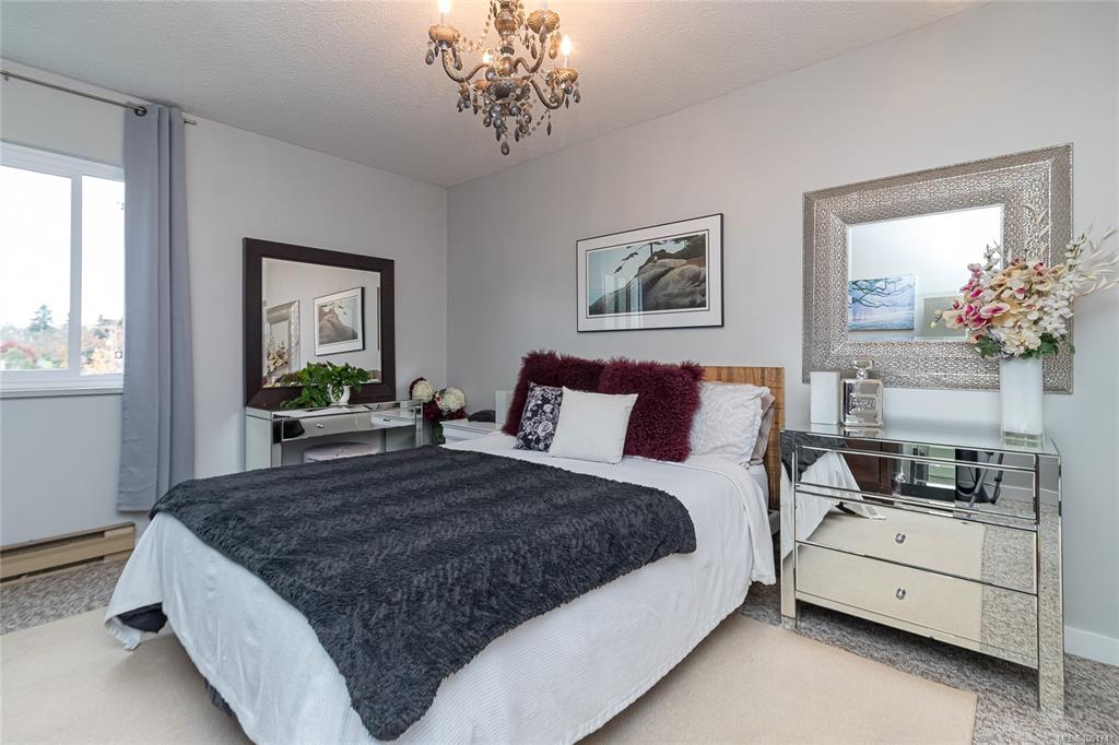 Fifth View of 2757 Quadra St, Victoria, BC, V8T 4E5
