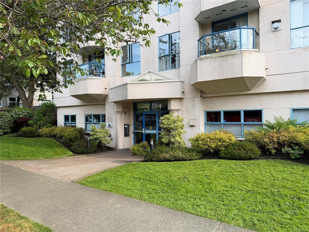 Third View of 1063 Southgate St, Victoria, BC, V8R 1C8